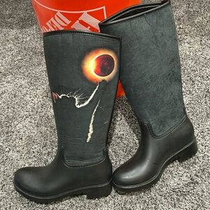 Cat Reaching Full Moon Grap Black Rain Boots